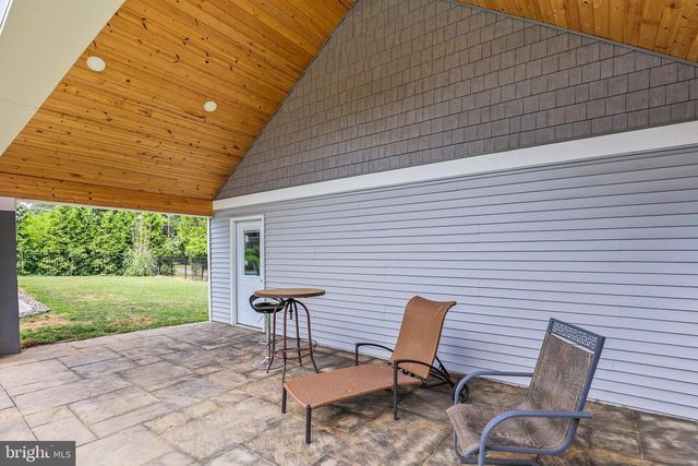 2010 LENOX ST, Camp Hill, PA 17011