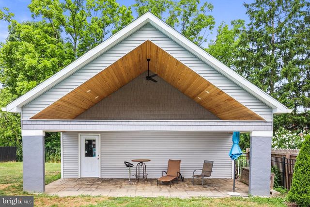 2010 LENOX ST, Camp Hill, PA 17011