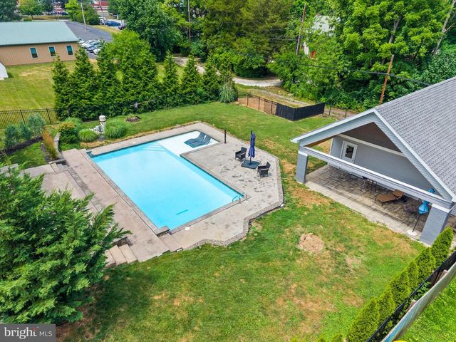 2010 LENOX ST, Camp Hill, PA 17011