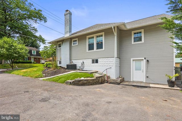 2010 LENOX ST, Camp Hill, PA 17011