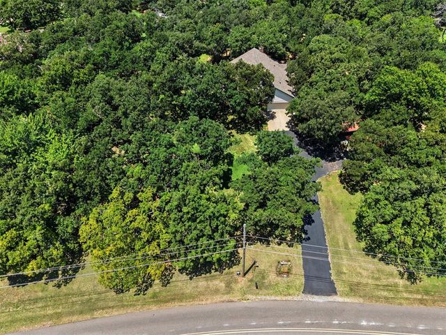 3950 W Charter Oak Road, Edmond, OK 73034