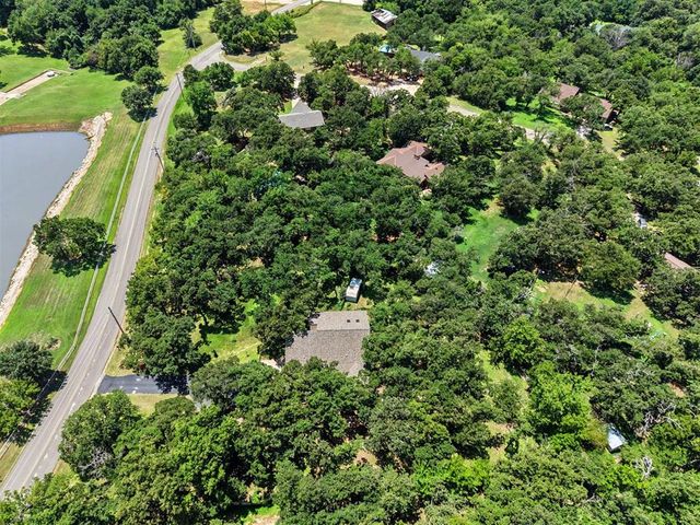 3950 W Charter Oak Road, Edmond, OK 73034