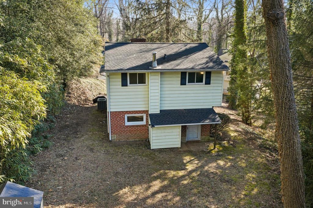 Image 18 of property listing at 1294 CIRCLE DR, Arnold, MD 21012