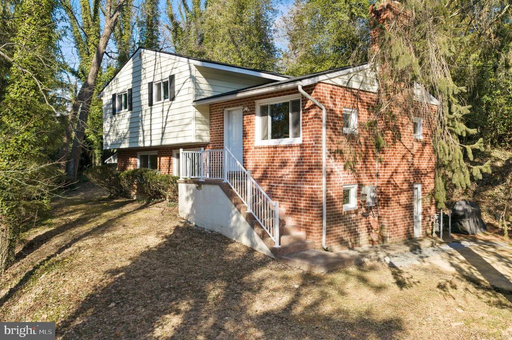 Image 20 of property listing at 1294 CIRCLE DR, Arnold, MD 21012