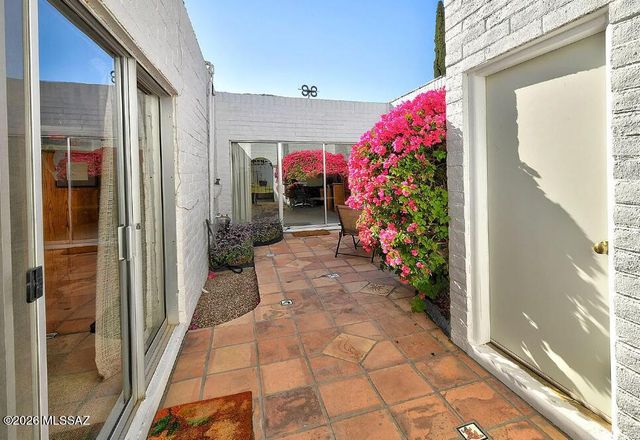 747 W Las Lomitas Road, Tucson, AZ 85704