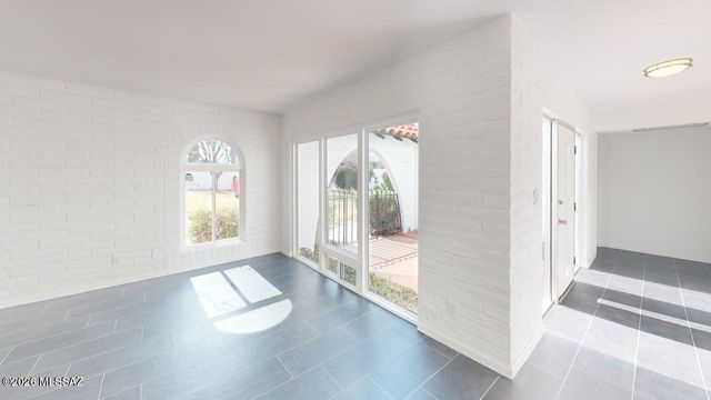 747 W Las Lomitas Road, Tucson, AZ 85704