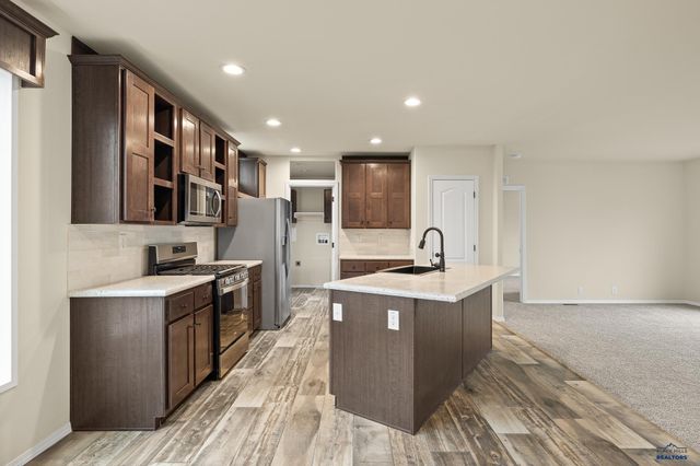 4449 CIRCLEWOOD DR, Rapid City, SD 57703