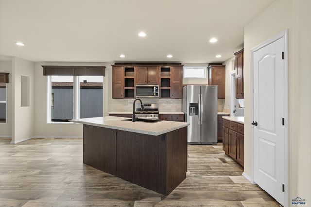 4449 CIRCLEWOOD DR, Rapid City, SD 57703