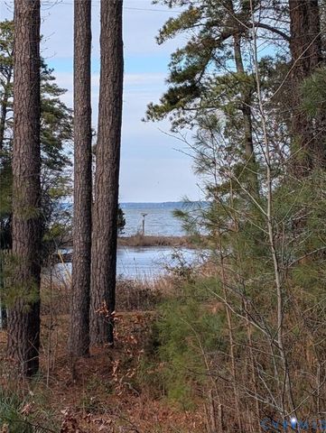 947 S Salisbury Rd, Hague, VA 22469