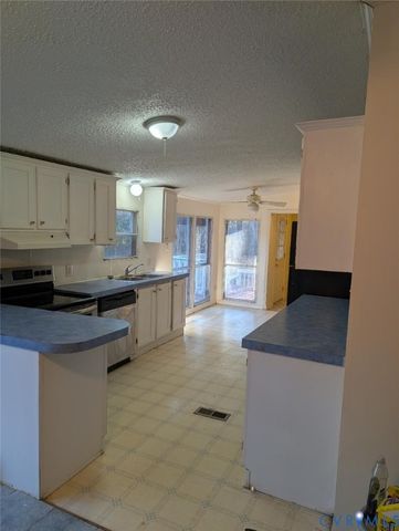 947 S Salisbury Rd, Hague, VA 22469