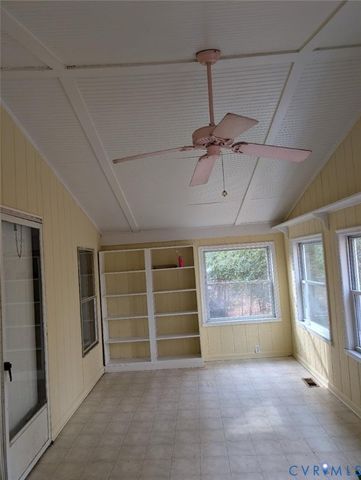 947 S Salisbury Rd, Hague, VA 22469