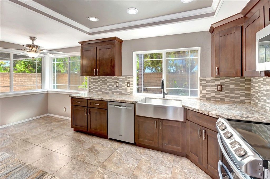 Image 8 of property listing at 25452 Esrose Court, Lake Forest, CA 92630