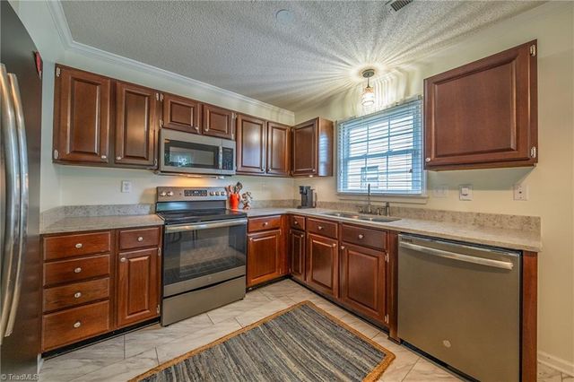 1029 Ridge Cove Court, Winston-salem, NC 27104