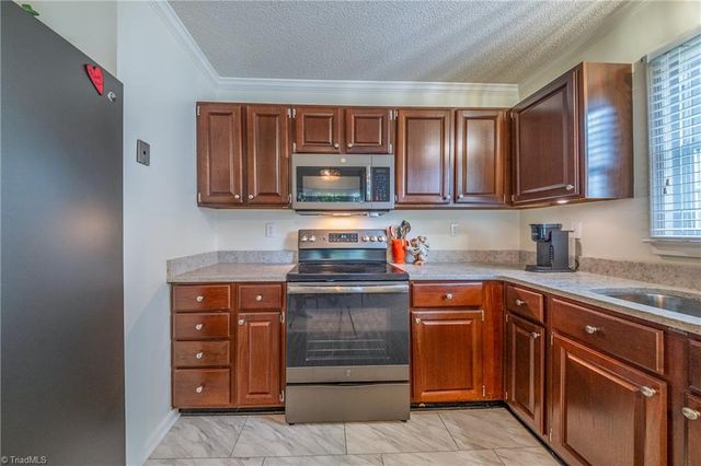 1029 Ridge Cove Court, Winston-salem, NC 27104