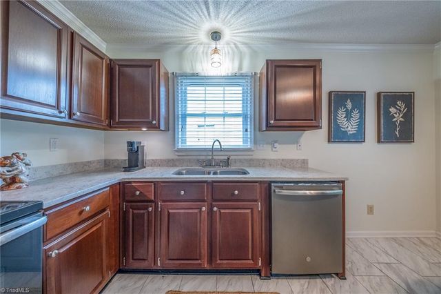 1029 Ridge Cove Court, Winston-salem, NC 27104