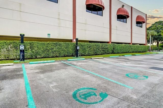 361 S Hollybrook Dr 102, Pembroke Pines, FL 33025