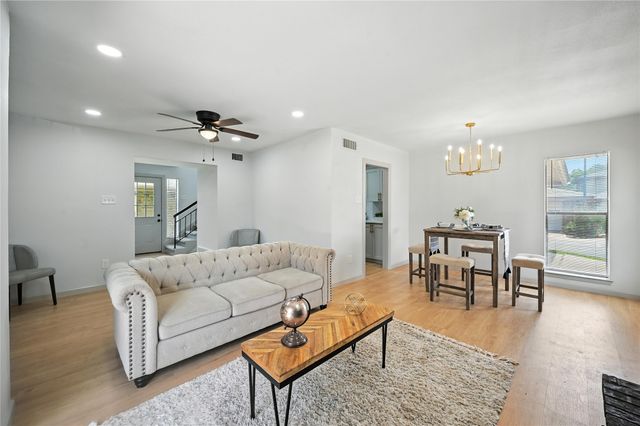 6 Park Lane, Bedford, TX 76021