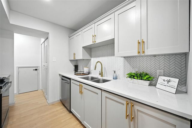 6 Park Lane, Bedford, TX 76021