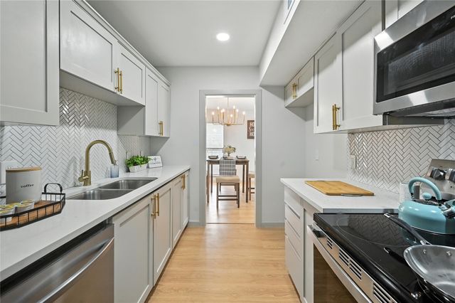 6 Park Lane, Bedford, TX 76021