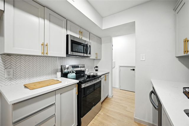 6 Park Lane, Bedford, TX 76021