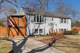 51 Cove Ave, Barrington, RI 02806