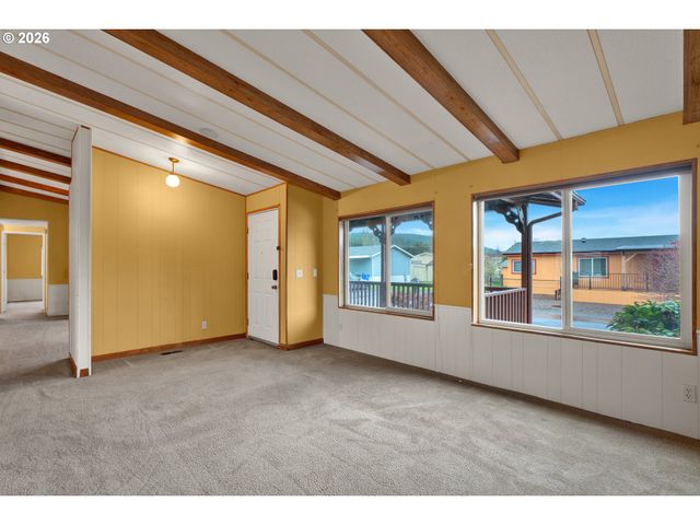 1200 E CENTRAL Ave 84, Sutherlin, OR 97479