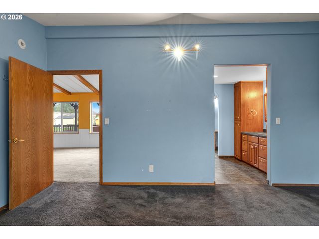 1200 E CENTRAL Ave 84, Sutherlin, OR 97479