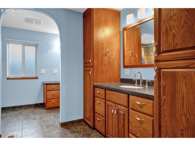 1200 E CENTRAL Ave 84, Sutherlin, OR 97479