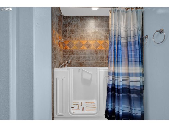 1200 E CENTRAL Ave 84, Sutherlin, OR 97479