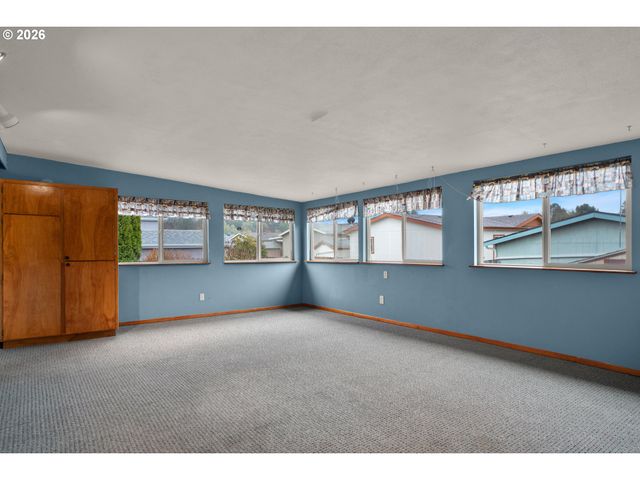 1200 E CENTRAL Ave 84, Sutherlin, OR 97479