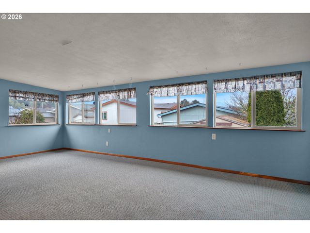 1200 E CENTRAL Ave 84, Sutherlin, OR 97479