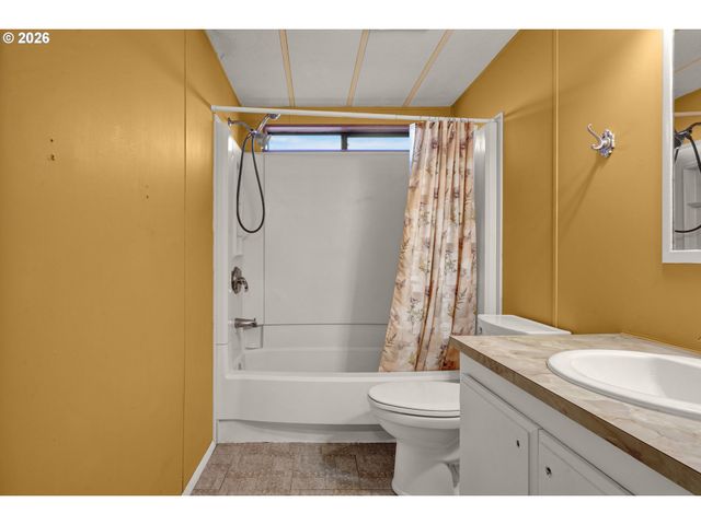 1200 E CENTRAL Ave 84, Sutherlin, OR 97479