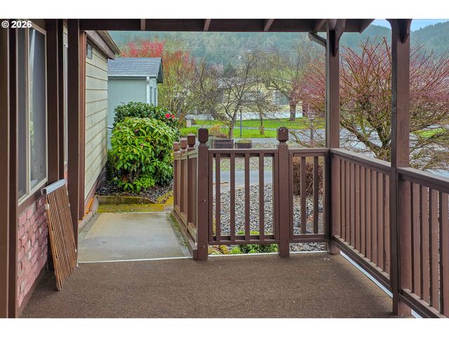 1200 E CENTRAL Ave 84, Sutherlin, OR 97479