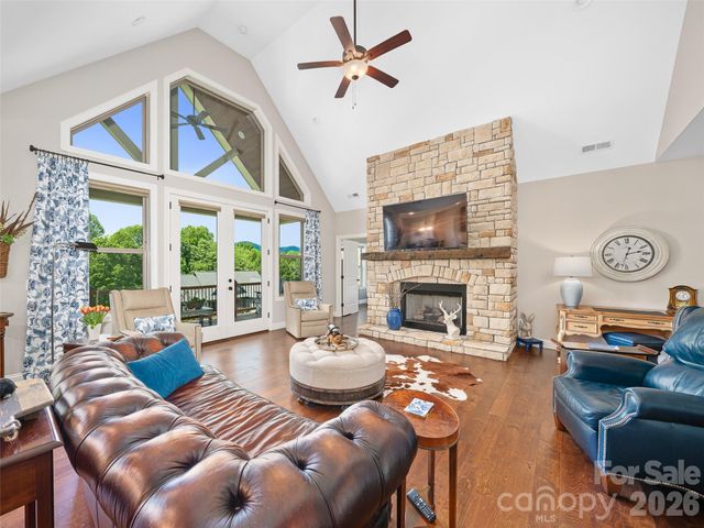 58 Sunny Morning Court, Hendersonville, NC 28792