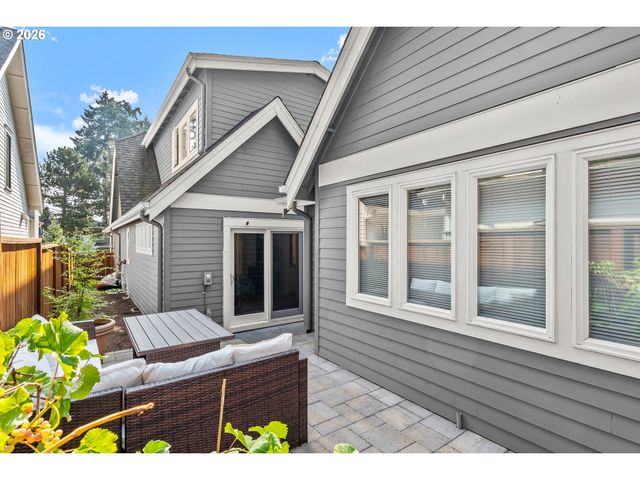 378 9TH St, Lake Oswego, OR 97034