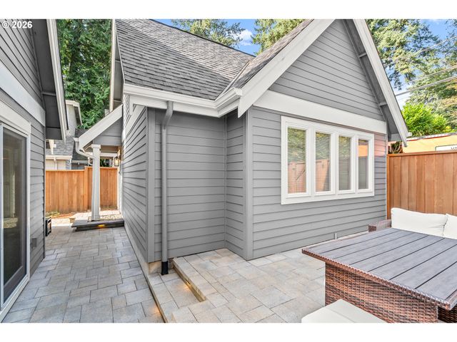 378 9TH St, Lake Oswego, OR 97034