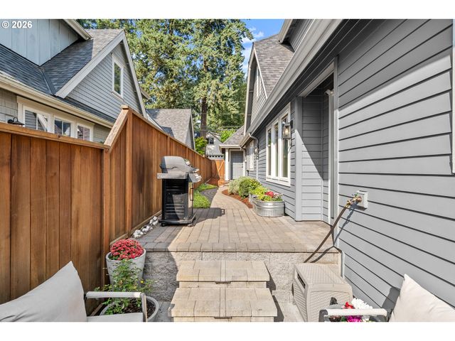 378 9TH St, Lake Oswego, OR 97034