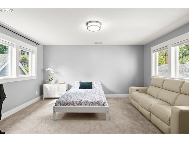 378 9TH St, Lake Oswego, OR 97034