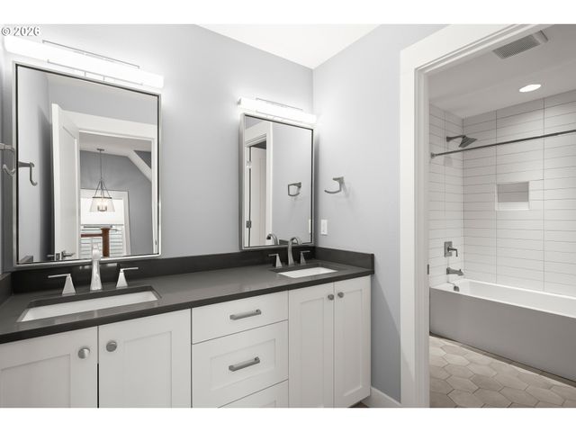 378 9TH St, Lake Oswego, OR 97034