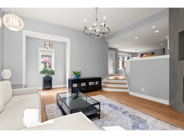 378 9TH St, Lake Oswego, OR 97034