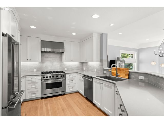 378 9TH St, Lake Oswego, OR 97034