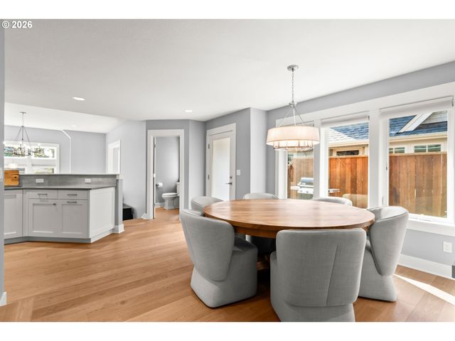 378 9TH St, Lake Oswego, OR 97034