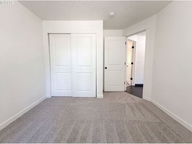 37685 SANDY HEIGHTS St, Sandy, OR 97055