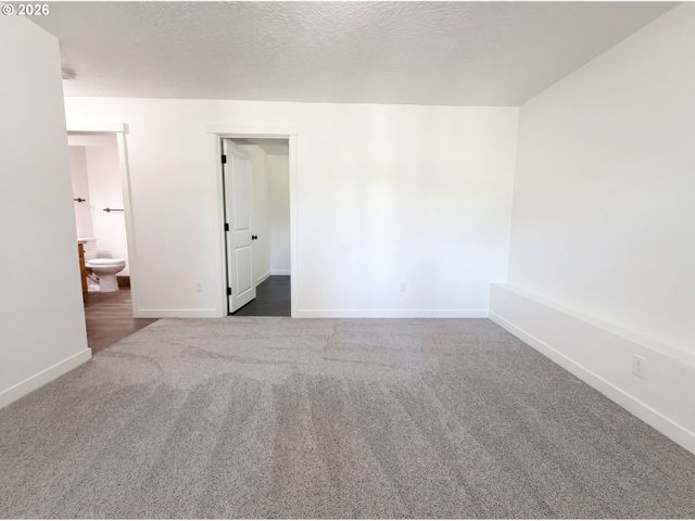 37685 SANDY HEIGHTS St, Sandy, OR 97055