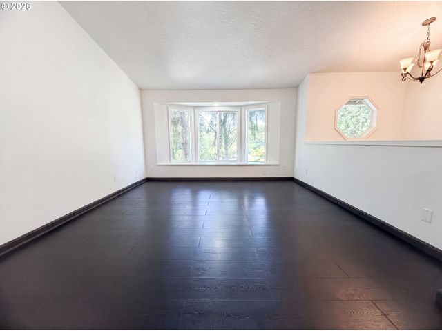37685 SANDY HEIGHTS St, Sandy, OR 97055