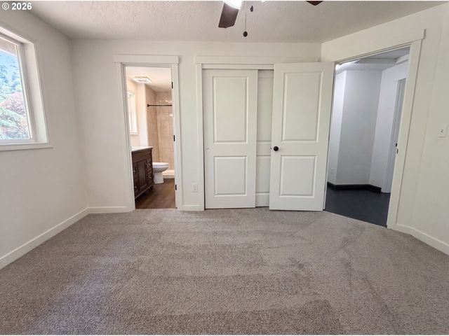 37685 SANDY HEIGHTS St, Sandy, OR 97055