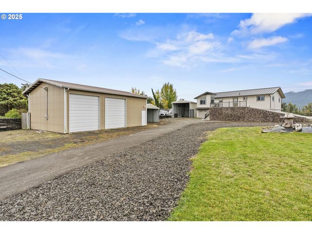 277 W SUNNY SANDS Rd, Cathlamet, WA 98612