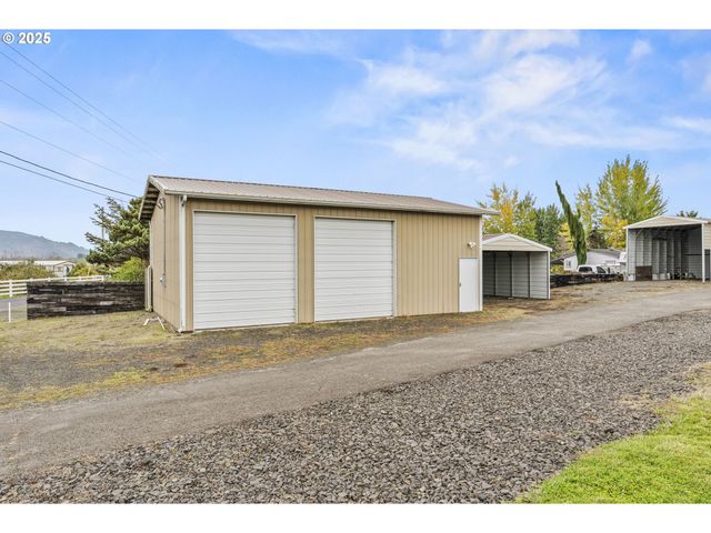 277 W SUNNY SANDS Rd, Cathlamet, WA 98612