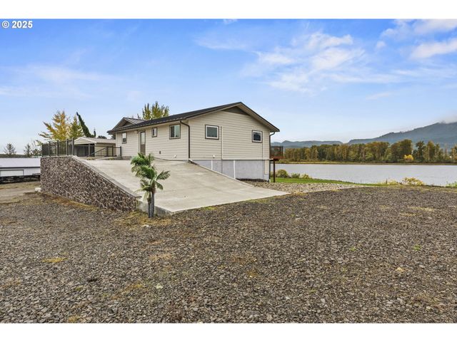 277 W SUNNY SANDS Rd, Cathlamet, WA 98612
