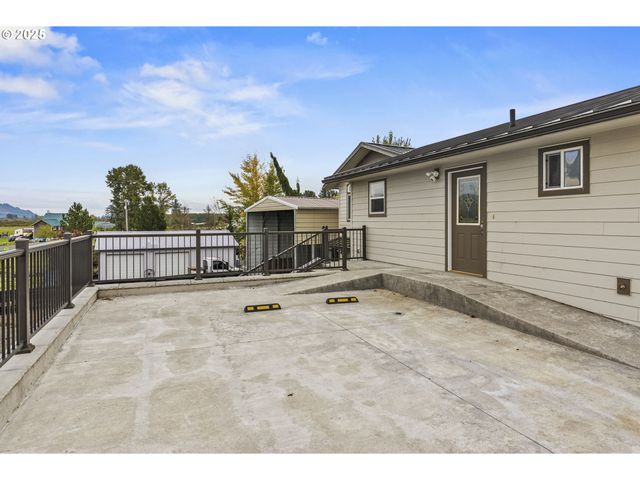 277 W SUNNY SANDS Rd, Cathlamet, WA 98612